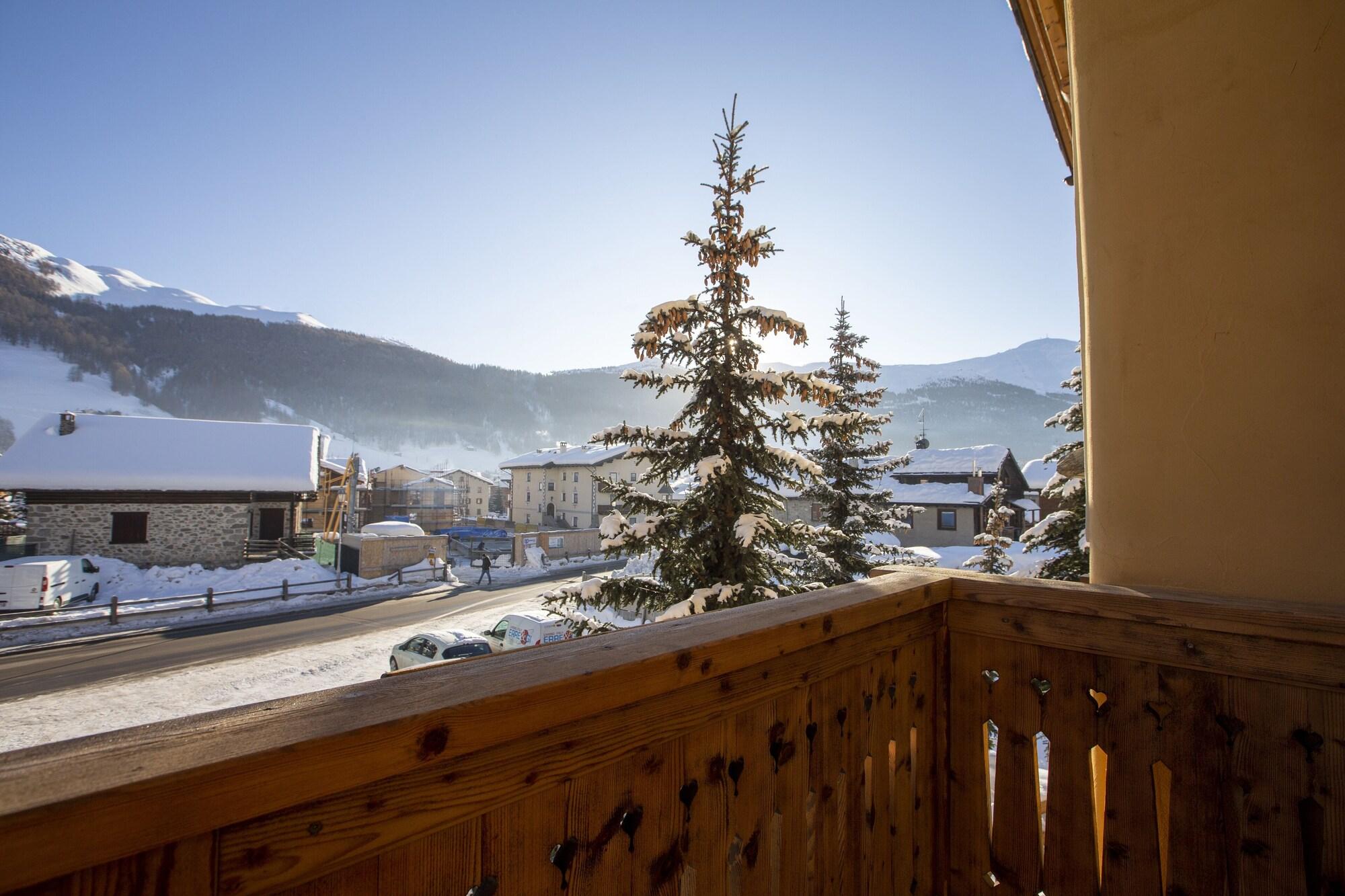 Hotel "La Suisse" Livigno Kültér fotó